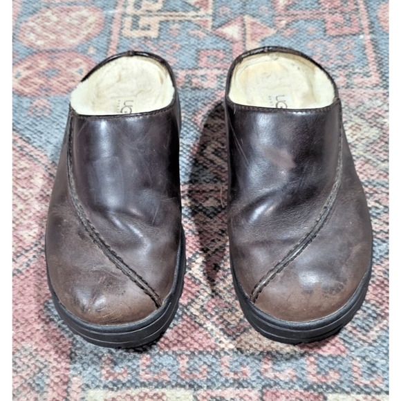 UGG Australia Brown Leather Clogs Women’s Size 7 Sheepskin Lined Slip-On Mules - Picture 1 of 6